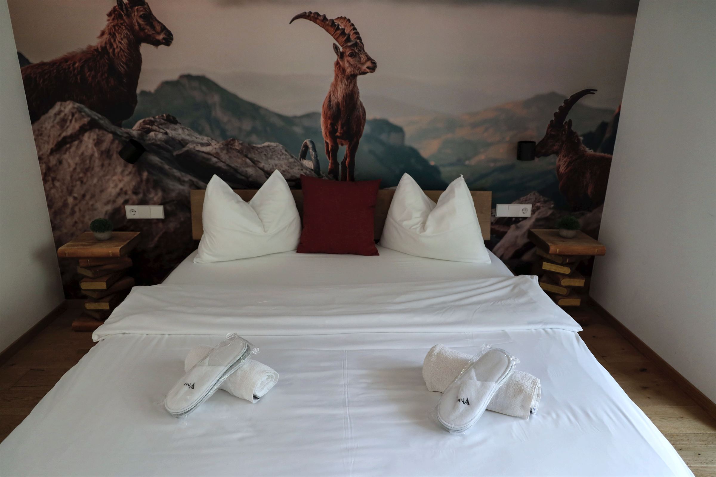 Bedroom with ibex motif in the Venostis holiday apartment